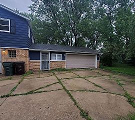 4739 Charles St, Racine, Wi 53402 in Racine, WI