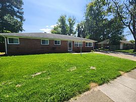 Beautiful Newly Renovated 5beds 2baths in Norfolk, VA (Photo 2 of 12)