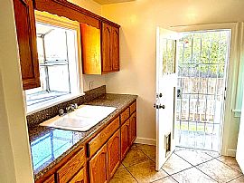 Charming 2 Bedroom Home  in Long Beach, CA (Photo 8 of 9)