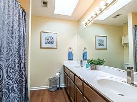 529 Farmingdale Rd Se, Huntsville, Al 35803 in Huntsville, AL (Photo 6 of 10)