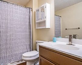 529 Farmingdale Rd Se, Huntsville, Al 35803 in Huntsville, AL (Photo 8 of 10)