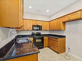 1008 Oakland Dr, Mobile, Al 36609 in Mobile, AL (Photo 3 of 8)