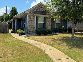 43 Laurel Pl, Deatsville, Al 36022 in Deatsville, AL