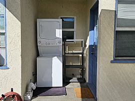  3 Beds   1 Baths  1,022 Sqft in Los Angeles, CA (Photo 2 of 9)