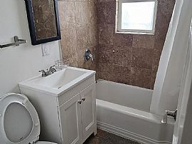  3 Beds   1 Baths  1,022 Sqft in Los Angeles, CA (Photo 6 of 9)