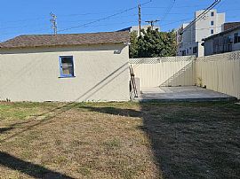  3 Beds   1 Baths  1,022 Sqft in Los Angeles, CA (Photo 9 of 9)