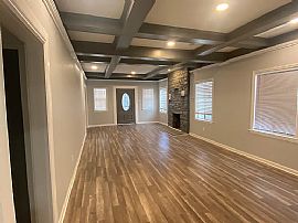  4 Beds   3 Baths  1,685 Sqft in Los Angeles, CA (Photo 3 of 12)