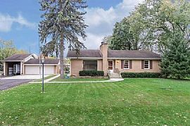 23w781 Turner Ave, Roselle, in Roselle, IL (Photo 8 of 8)