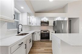 Charming 4-Bedroom, 2-Bathroom in Cape Coral, FL (Photo 4 of 9)