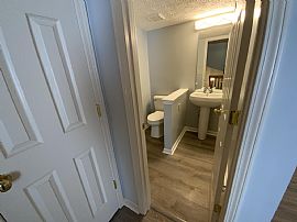 2-Bedroom, 1.5-Bath Townhouse in Lexington, KY (Photo 10 of 12)