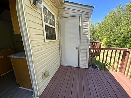 2-Bedroom, 1.5-Bath Townhouse in Lexington, KY (Photo 12 of 12)