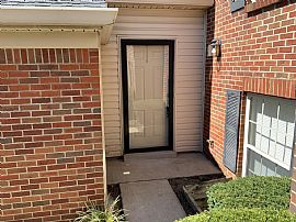 2-Bedroom, 1.5-Bath Townhouse in Lexington, KY (Photo 2 of 12)