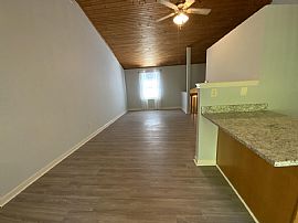 2-Bedroom, 1.5-Bath Townhouse in Lexington, KY (Photo 4 of 12)