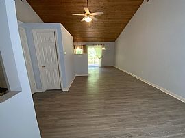 2-Bedroom, 1.5-Bath Townhouse in Lexington, KY (Photo 6 of 12)