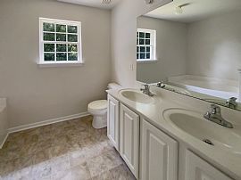 Adorable 3-Bedroom, 2.5-Bathroom in Charlotte, NC (Photo 4 of 10)