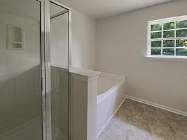 Adorable 3-Bedroom, 2.5-Bathroom in Charlotte, NC (Photo 8 of 10)