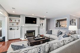 2-Bedroom/2-Bathroom Condominium  in Atlanta, GA (Photo 2 of 12)