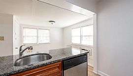 2 Bd1 Ba815 Sqft in Avondale Estates, GA (Photo 3 of 10)