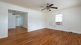 2 Bd1 Ba815 Sqft in Avondale Estates, GA (Photo 4 of 10)