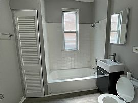 Available to Move in  in Chicago, IL (Photo 3 of 3)