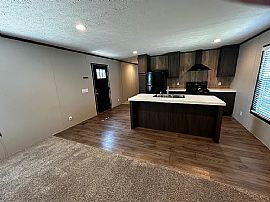 Available to Move in  in Houston, TX (Photo 2 of 3)