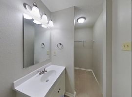 A Spacious 3 Bedroom Home in Greenwood, IN (Photo 10 of 12)