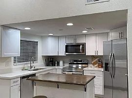 2 Bedroom  in Canada de los Alamos, NM (Photo 2 of 10)