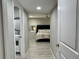 2 Bedroom  in Canada de los Alamos, NM (Photo 3 of 10)