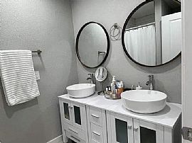 2 Bedroom  in Canada de los Alamos, NM (Photo 5 of 10)