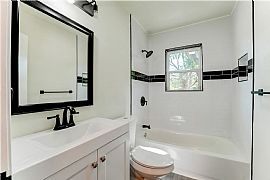 2bedroom and 2bathroom  in Dallas, TX (Photo 8 of 12)