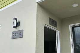  Nice 5 Bedroom Home  in Los Angeles, CA (Photo 3 of 12)