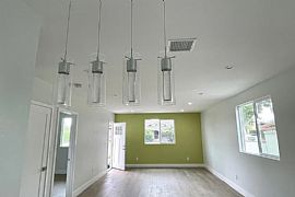  Nice 5 Bedroom Home  in Los Angeles, CA (Photo 8 of 12)