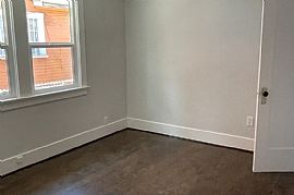 Charming 3 Bedroom Home  in Los Angeles, CA (Photo 3 of 8)