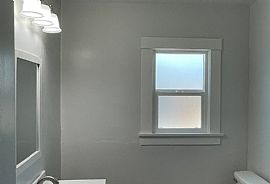 Charming 3 Bedroom Home  in Los Angeles, CA (Photo 4 of 8)