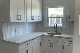 Charming 3 Bedroom Home  in Los Angeles, CA (Photo 5 of 8)