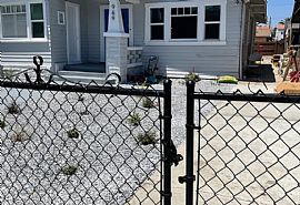 Charming 3 Bedroom Home  in Los Angeles, CA (Photo 8 of 8)