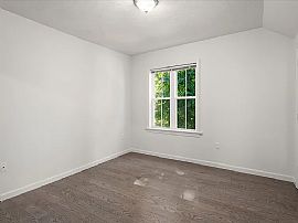 Just Outside Boston 1bedroom Apartment  in Everett, MA (Photo 6 of 12)