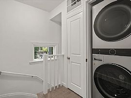 Just Outside Boston 1bedroom Apartment  in Everett, MA (Photo 7 of 12)