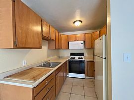 Two Bedroom Napa Home in Napa, CA (Photo 4 of 10)