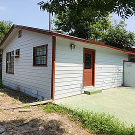 Bedroom and 1bathroom in San Antonio, TX (Photo 10 of 11)