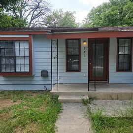 Bedroom and 1bathroom in San Antonio, TX (Photo 2 of 11)