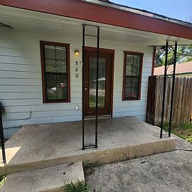 Bedroom and 1bathroom in San Antonio, TX (Photo 3 of 11)