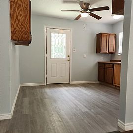 Bedroom and 1bathroom in San Antonio, TX (Photo 5 of 11)