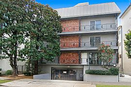 Charming 1 Bedroom Apartment  in Los Angeles, CA (Photo 2 of 8)