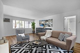 Charming 1 Bedroom Apartment  in Los Angeles, CA (Photo 3 of 8)