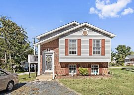 2223 Park Dr, Essex, Md 21221 in Essex, MD