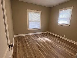 Charming 2 Bedrooms and 1 Bedroom in Lexington, KY (Photo 4 of 6)