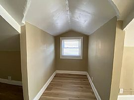 Charming 2 Bedrooms and 1 Bathroom in Louisville, KY (Photo 11 of 12)