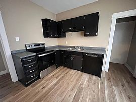 Charming 2 Bedrooms and 1 Bathroom in Louisville, KY (Photo 3 of 12)