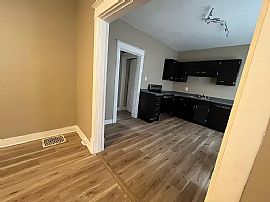 Charming 2 Bedrooms and 1 Bathroom in Louisville, KY (Photo 4 of 12)